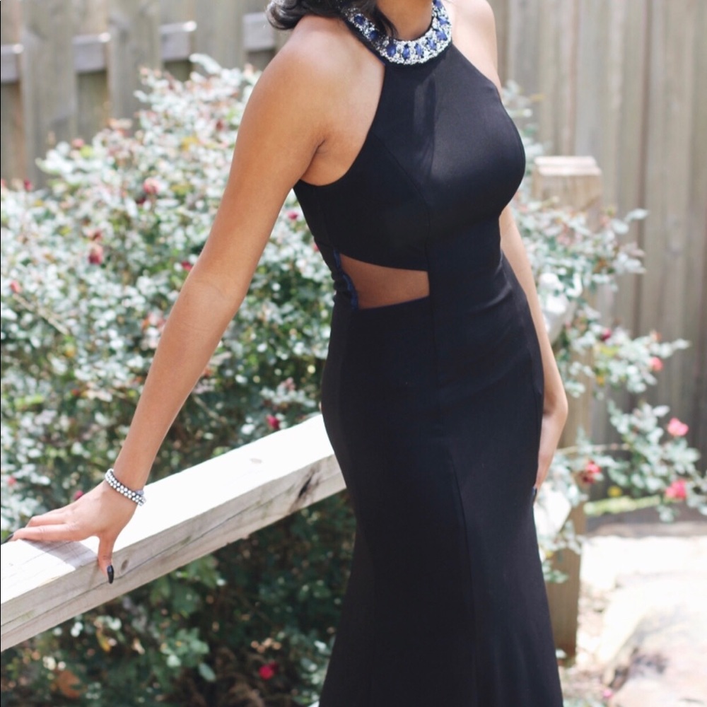 Juniors black sleeveless homecoming dress